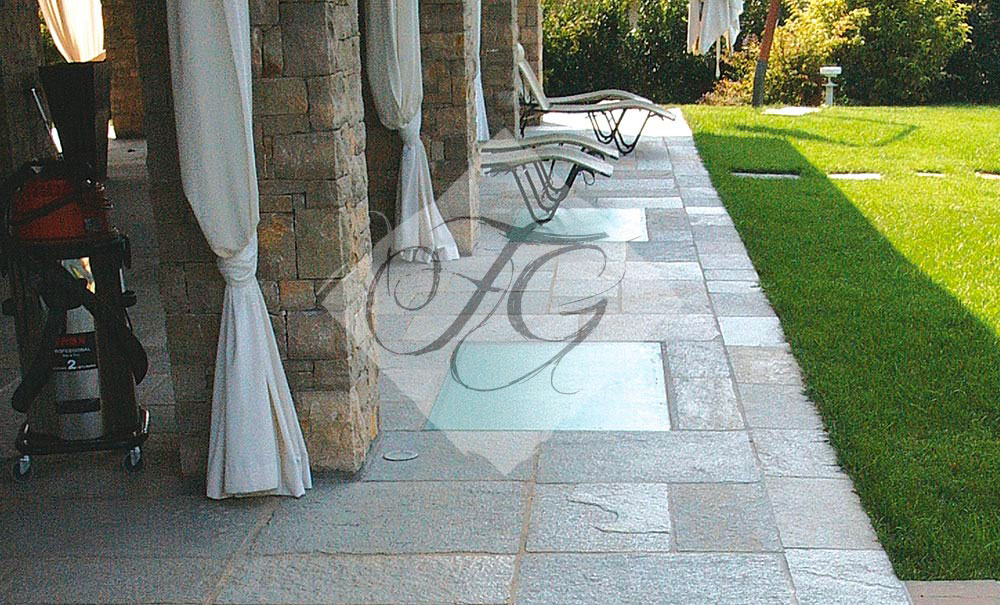 Posa pavimenti in luserna per esterno e per interno